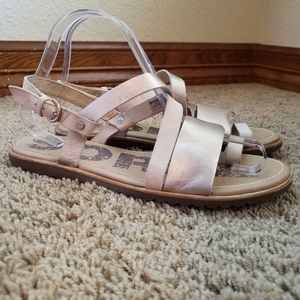 Sorel Ella Crisscross Sandals 8.5